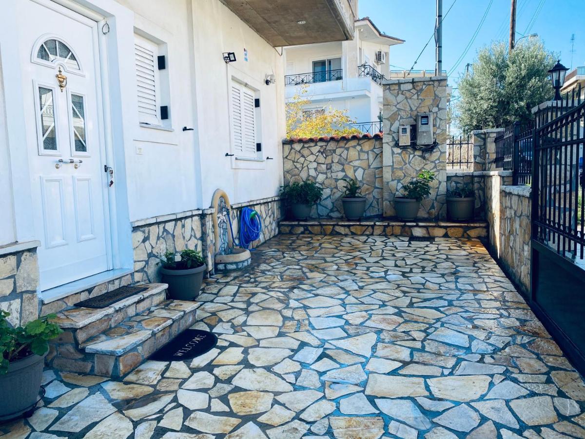 See And City Apartment Aigio Exterior photo